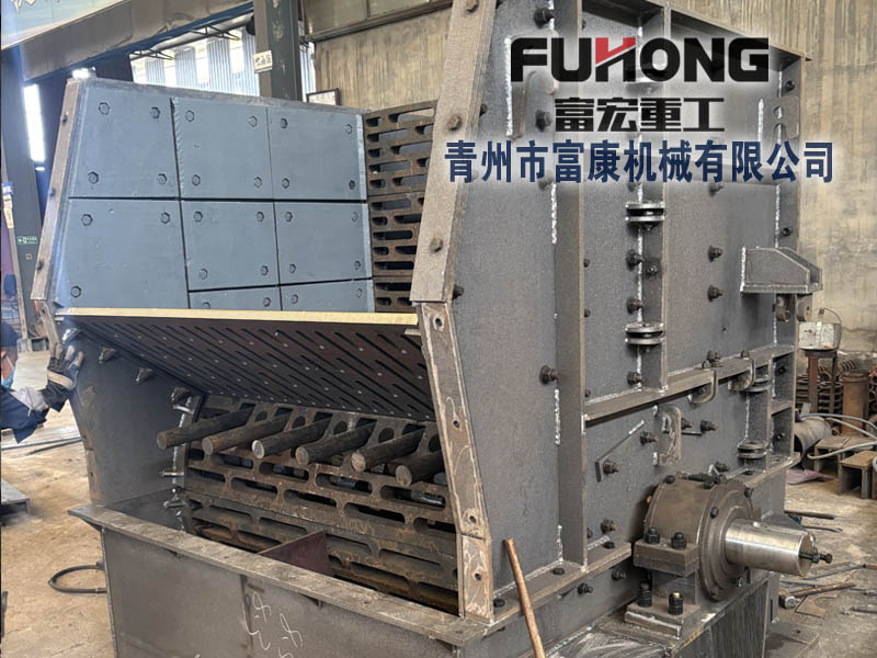 特殊定制液压开箱1016锤式破碎机生产中
